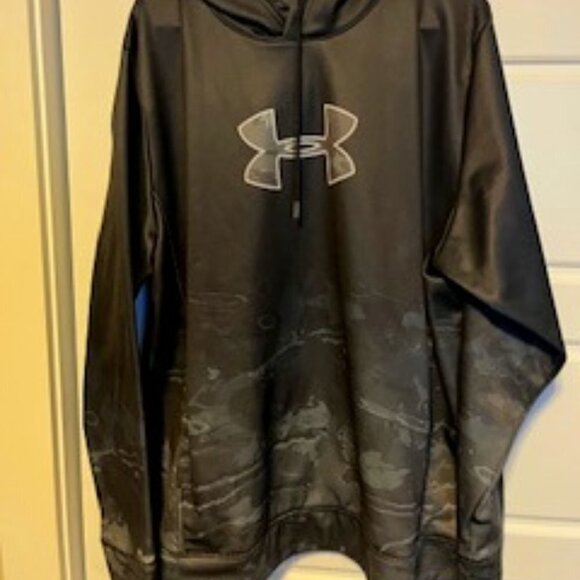 Under Armour Other - Men's Under Armour Sweatshirt, Size XL Black & Gray Camo patterned